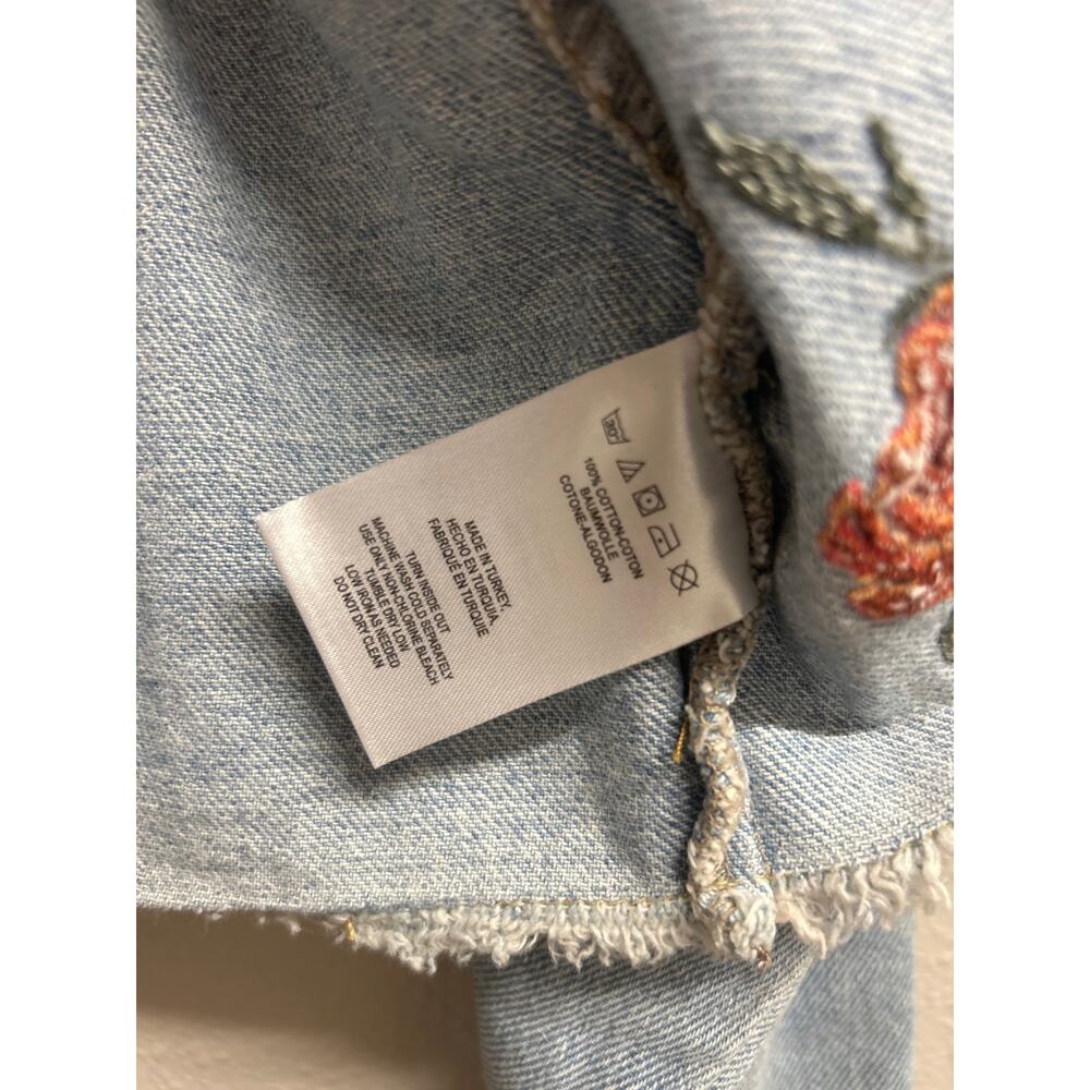 BDG urban outfitters cropped denim jacket floral embroidery jean jacket raw hem - Picture 10 of 12